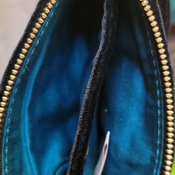 Juicy Couture Bow velvet wristlet clutch 🌟 - Picture 5 of 6